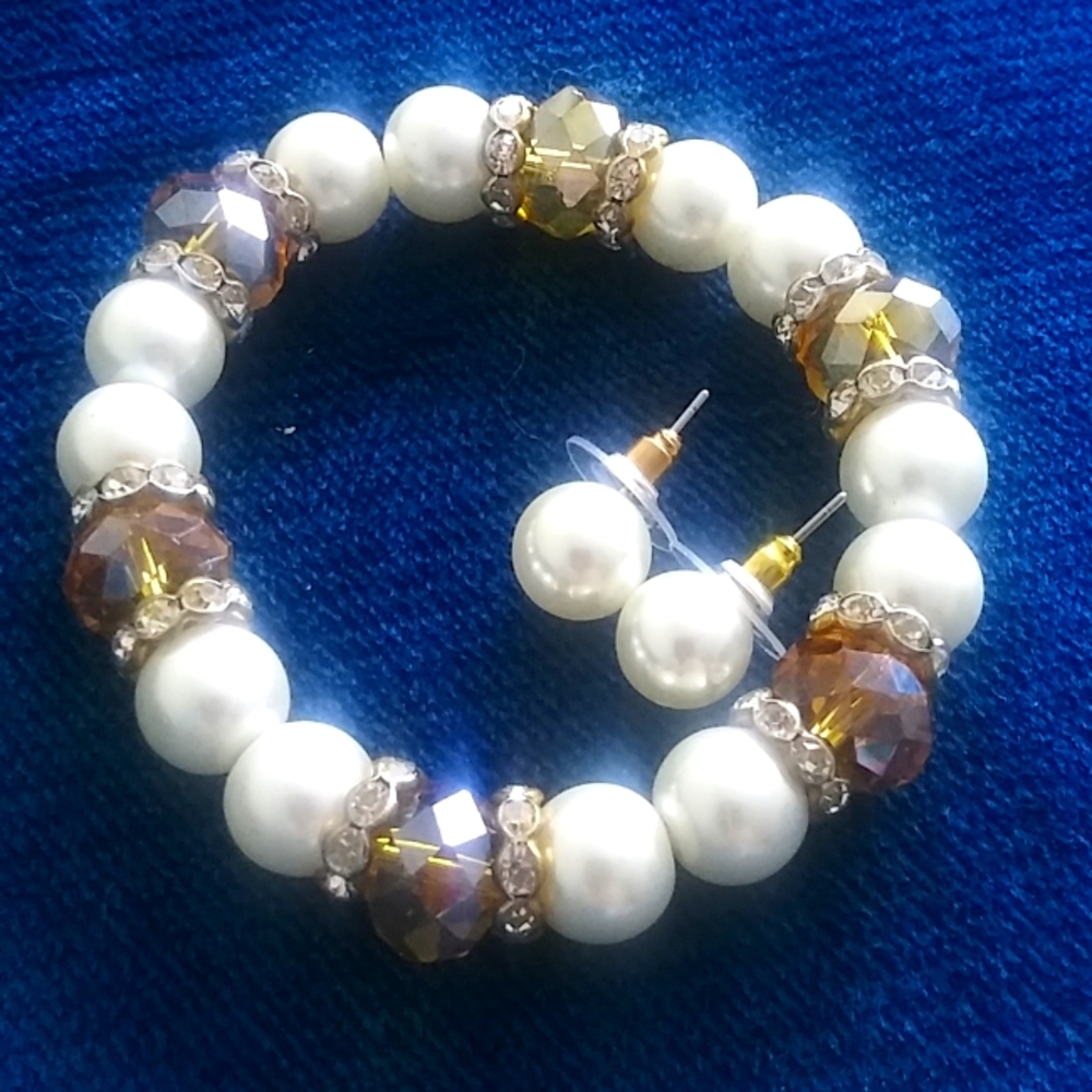 Pearl bracelet and earring set